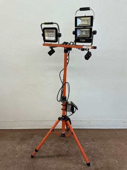 Smart Pro & Regent Lighting Adjustable Work Light Stand, works image