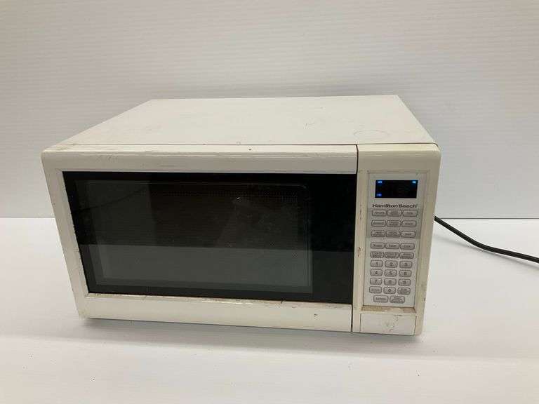 Hamilton Beach Microwave Oven, powers on image