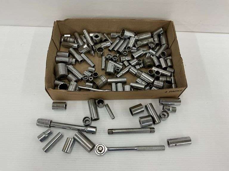 Box of Sockets and Ratchet image