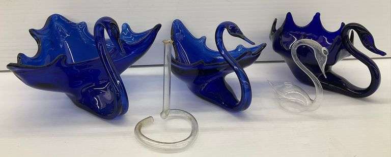 Swan Art Glass Pieces image