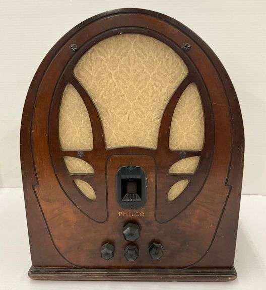 Vintage Philco Superheterodyne Chassis Type 89 Radio... powers on image