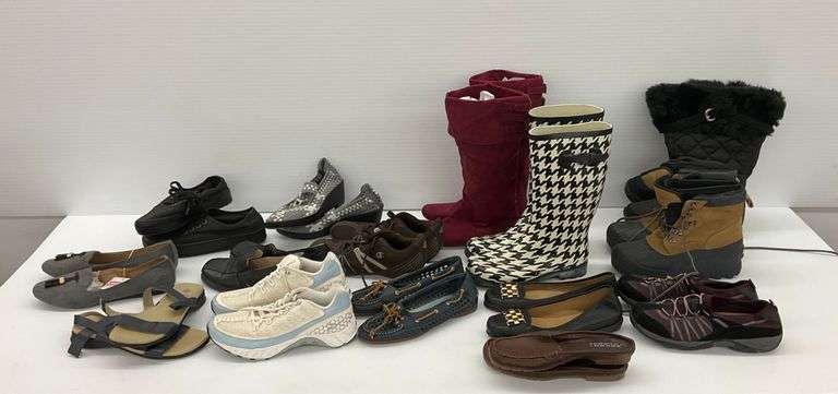 Women's Footwear - Boots, Flats, Sneakers, and More image