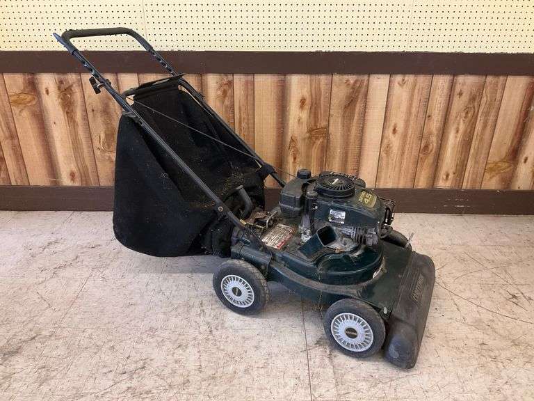 Craftsman 4.5 Horsepower Yard Vacuum/Chipper/Shredder/Blower image