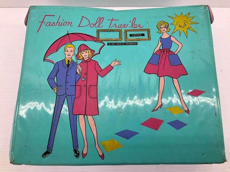 Vintage Fashion Doll Traveler Case with Ideal Dolls and Clothing image