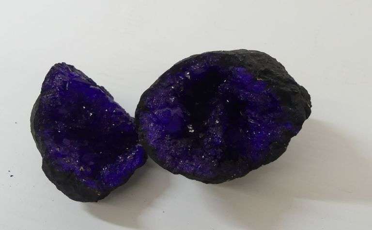 Dyed Moraccan Geode Specimen image