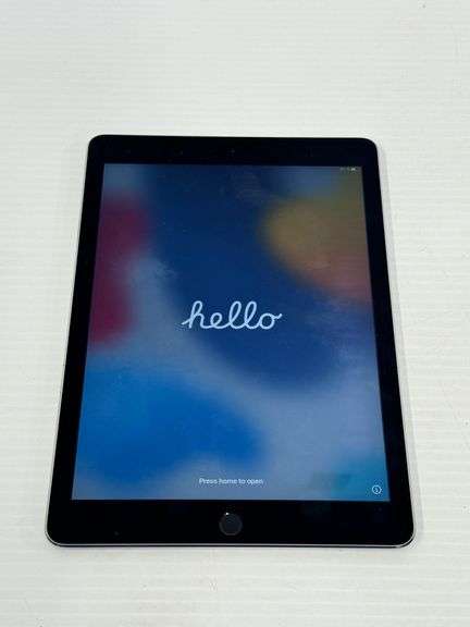 Apple iPad - A156... powers on image