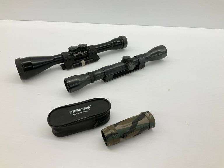 Lot of Two Rifle Scopes incl. Weatherby Variable 2 3/4x to 10x and Simmons Mossy Oak Monocular image
