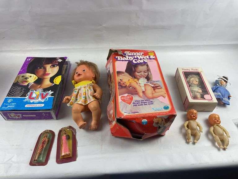 Vintage baby dolls and Barbie’s image