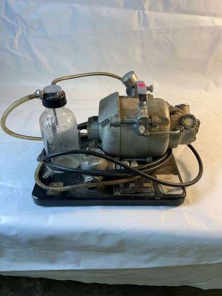 Gomco Surgical oil free air compressor image
