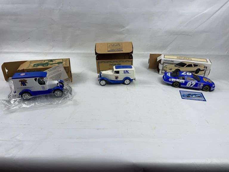 Kentucky Wildcats Die cast banks image
