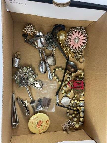 Costume jewelry image