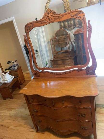 Oak dresser with Veneer image