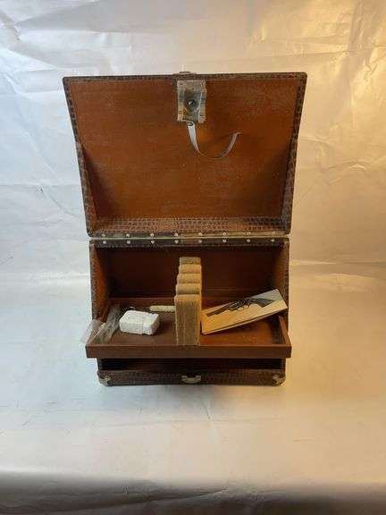 Vintage Pistol carrying case image