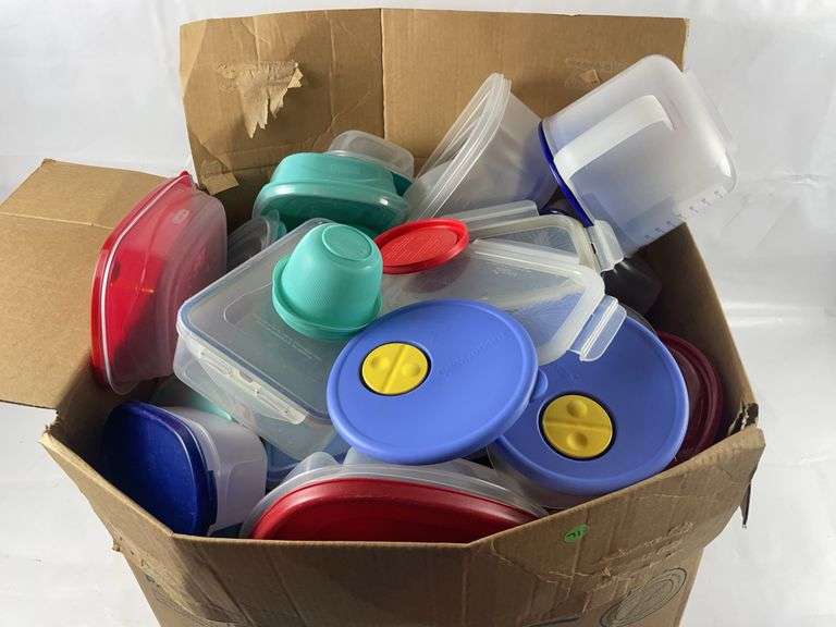 Plastic food storage containers image