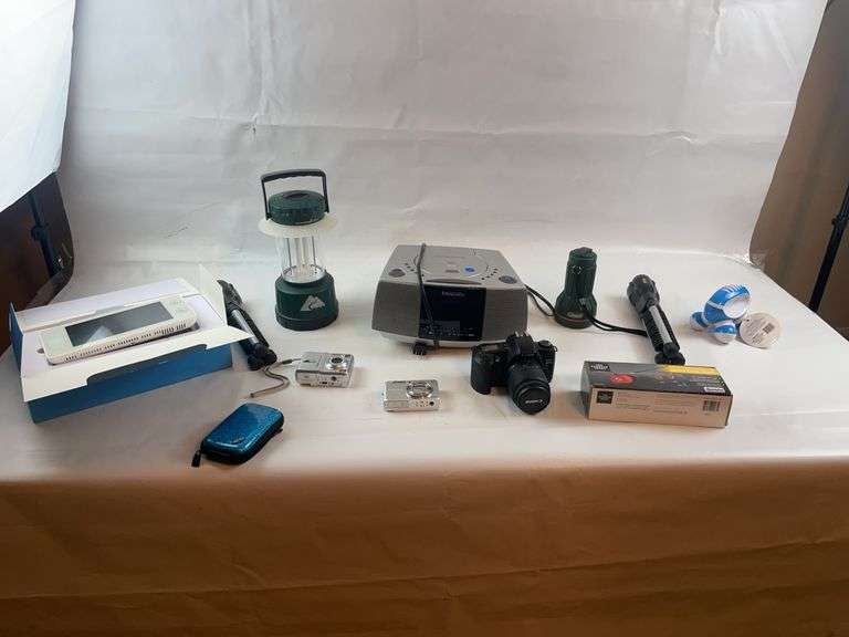 Flashlights and cameras image