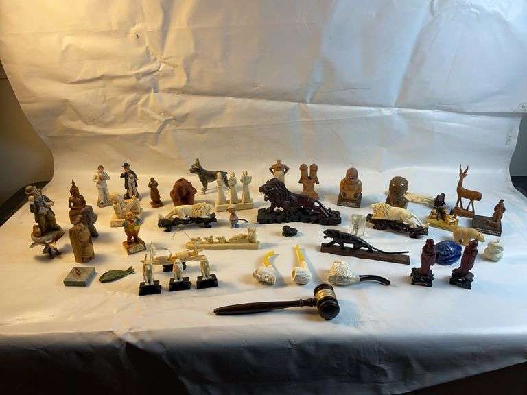 Figurine lot image