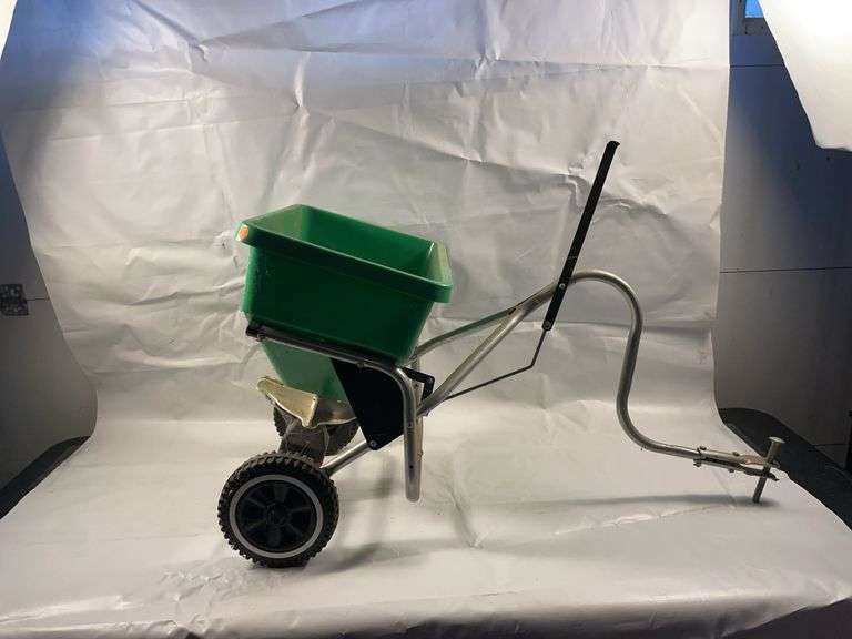 Pull behind spreader image