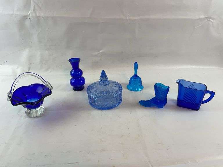 Blue dishes image