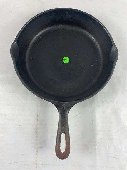 Wagner Ware #8 Cast iron skillet image