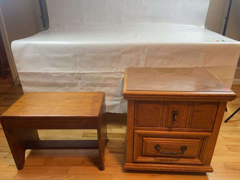 End table and bench image