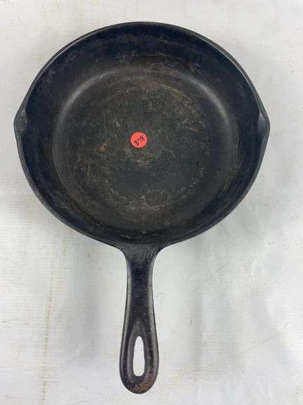 Cast iron skillet image