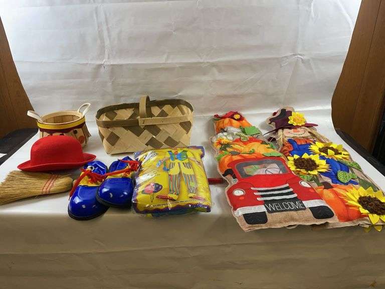 Fall/Halloween lot image