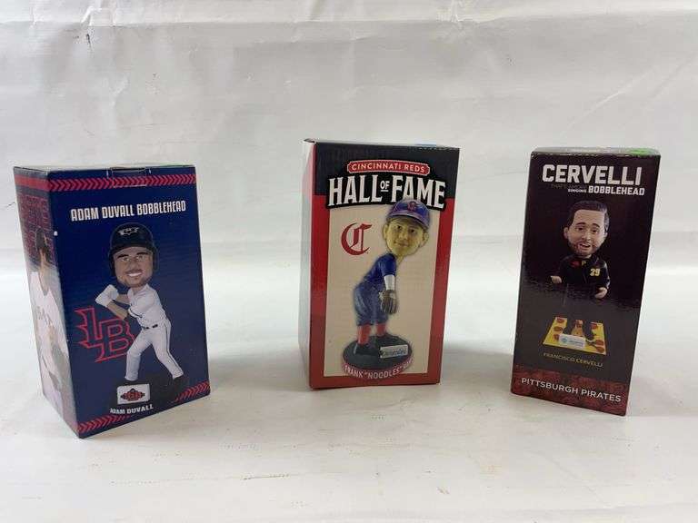 3 baseball bobbleheads image