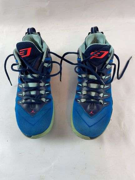 Air Jordan size 8.5 barley worn image