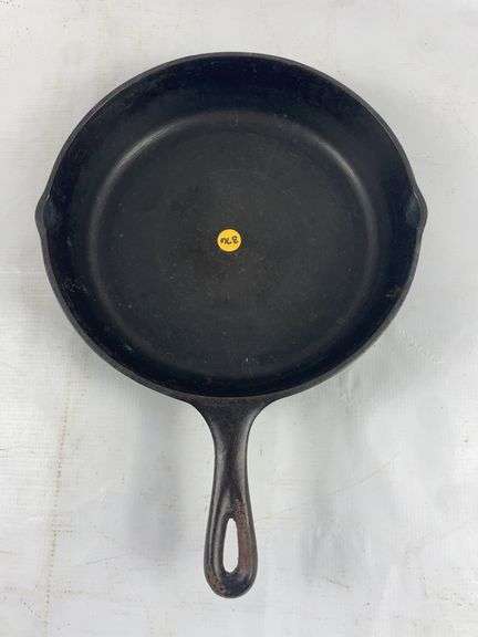 Cast iron #8 SK skillet image
