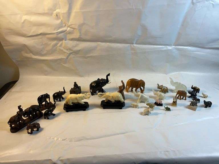 Elephant figurines image