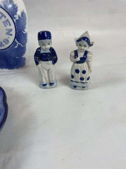 Blue and white dish decor image