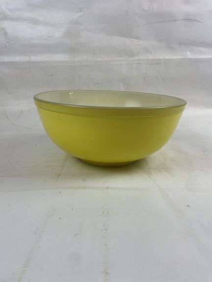 Yellow Pyrex nesting bowl image