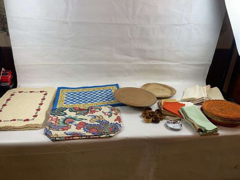 Lazy Susan, placemats and more image