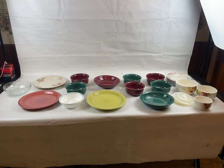Plates and bowls image
