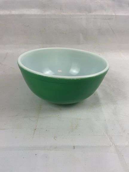 Green Pyrex 403 nesting bowl image