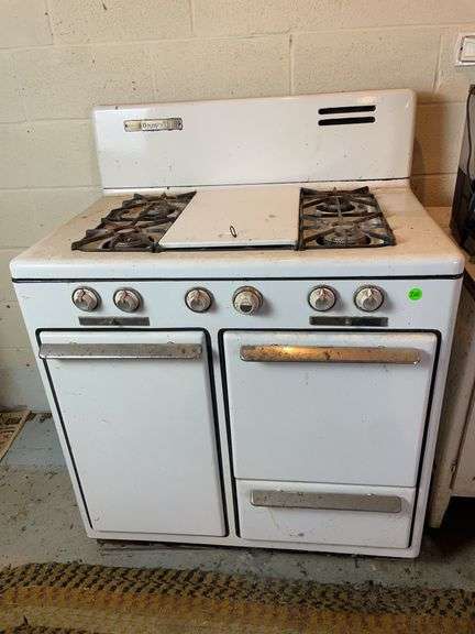 Vintage gas stove image