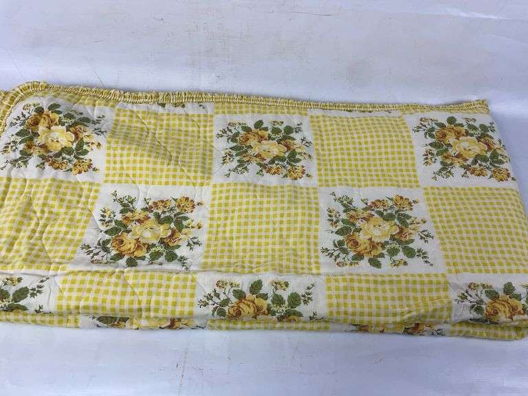 Quilt and blanket image