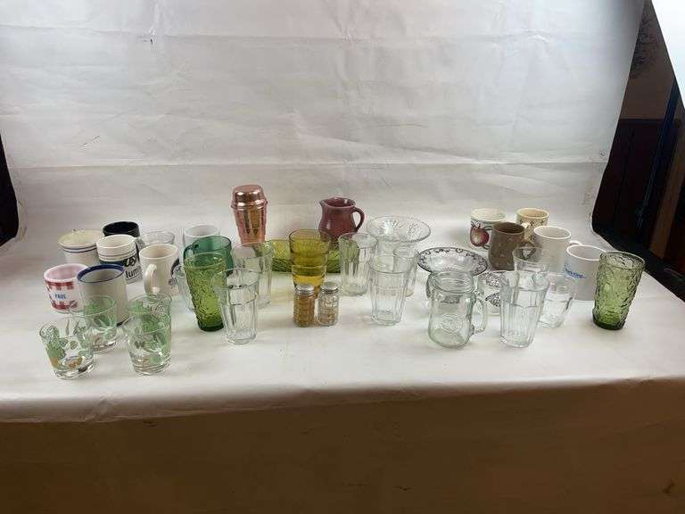 Misc glassware cups and coffee cups image