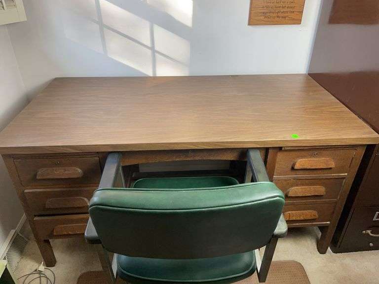 Desk and chair image