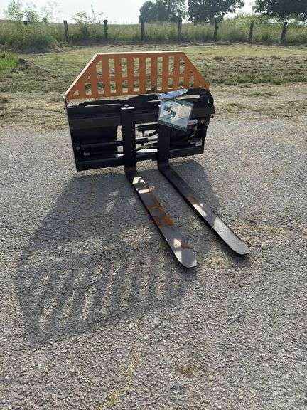 Wolverine Hydraulic adjustable Pallet forks