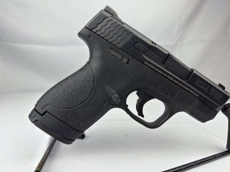 Smith & Wesson M&P 9 shield