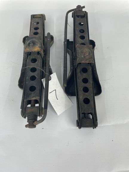 Stabilizing jacks