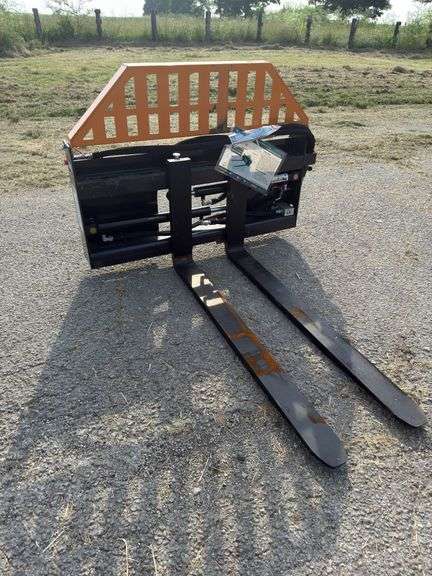 Wolverine Hydraulic adjustable Pallet forks