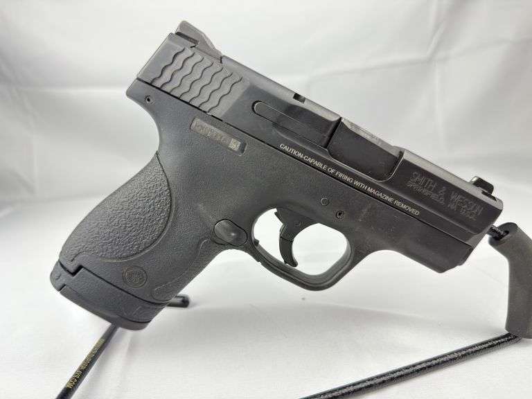 Smith & Wesson M&P 9 shield