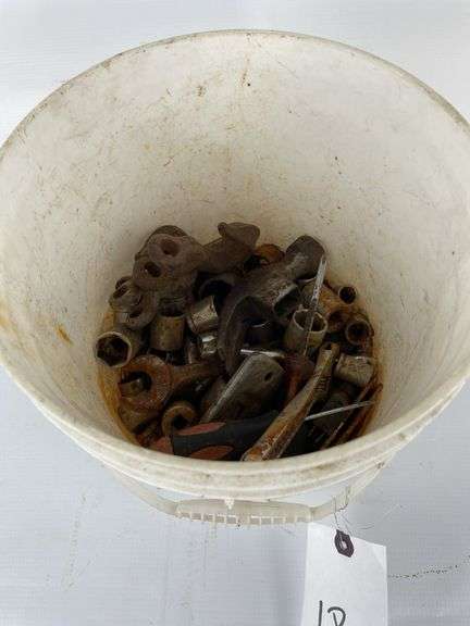 Bucket of sockets, chain hooks