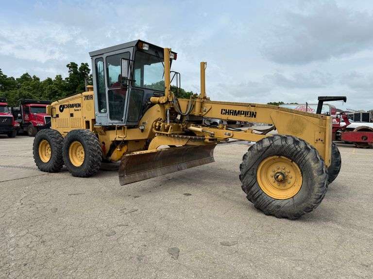 Champion 710a grader