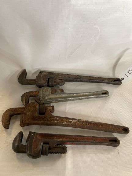 Pipe wrenches image