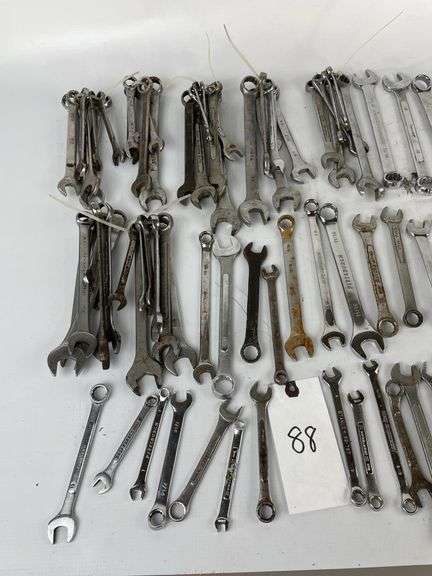 Mixed box of wrenches