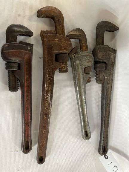 Pipe wrenches