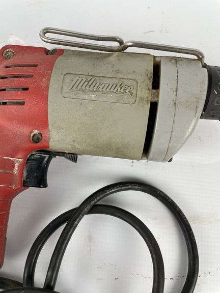 Milwaukee corded drill/driver